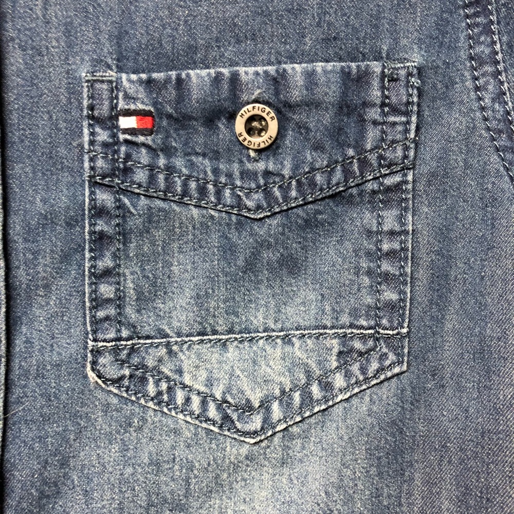 💙Tommy Hilfiger Button Down Denim Shirt - Picture 2 of 5